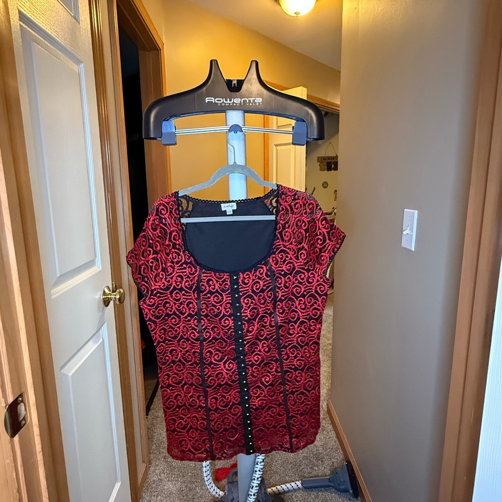 *NWOT Avenue Red Cap Sleeve Lace Blouse - 18/20 - RARE FIND!